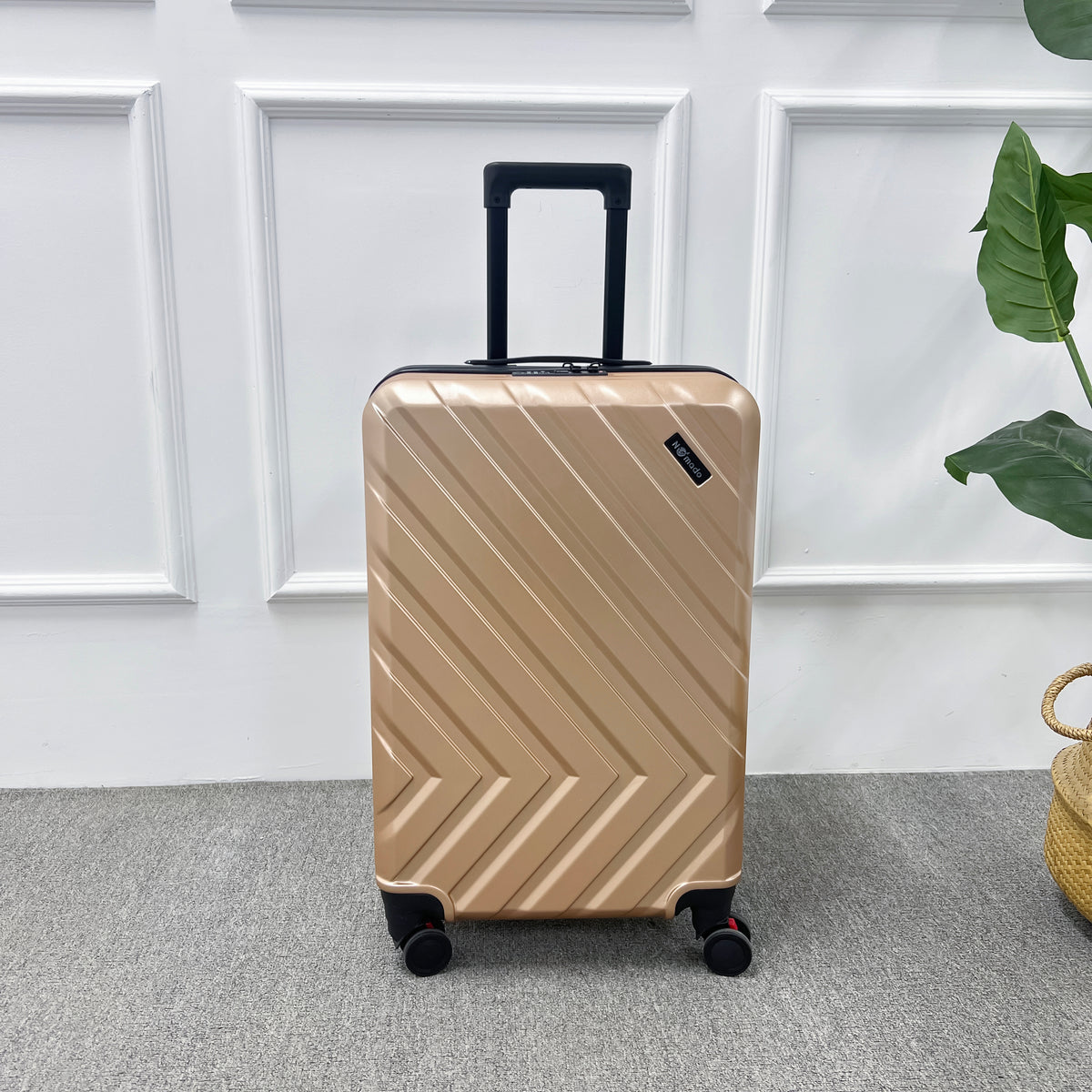 Nomado Horizon 2.0 suitcase in gold with a telescopic handle and a pattern